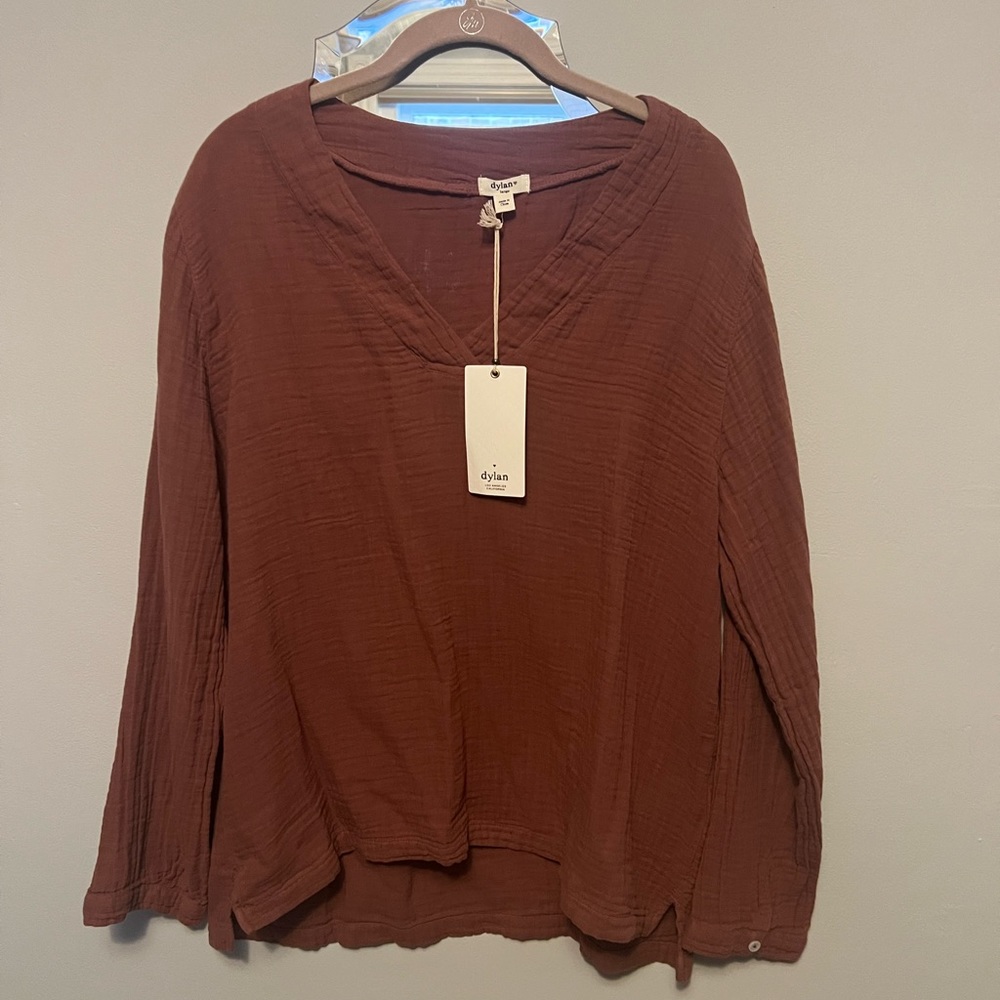 Dylan Taylor V-neck